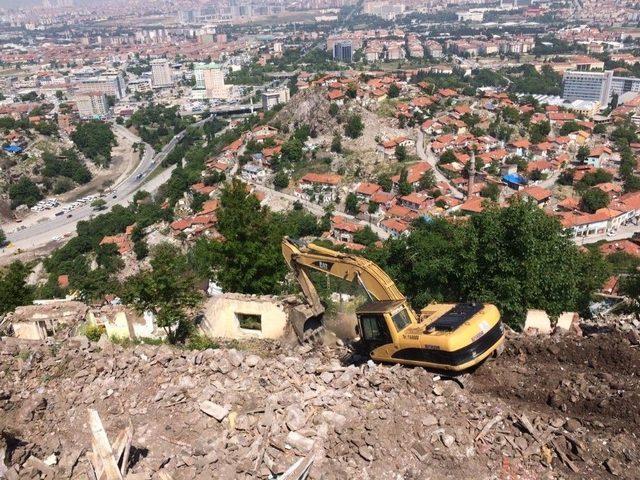 Hıdırlıktepe’de Zor Şartlar Altında Yıkımlara Devam