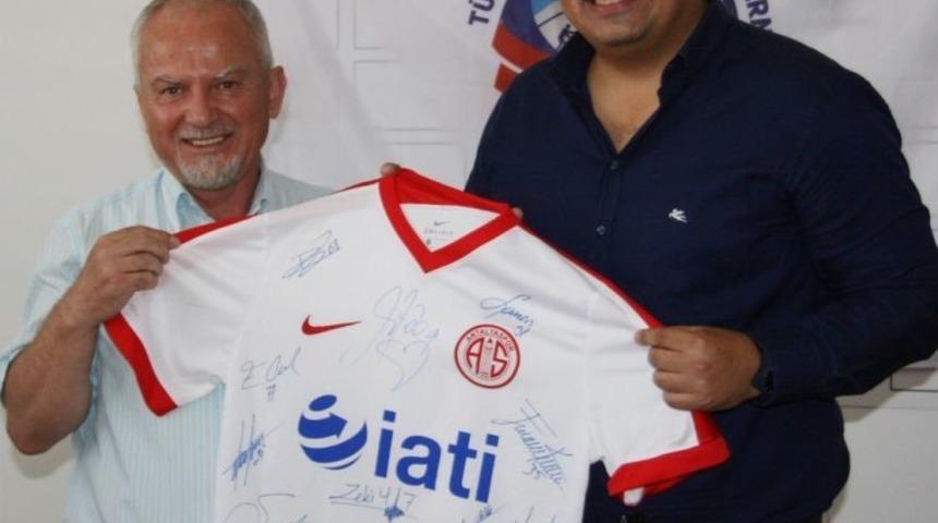 Antalyaspor, Eto&rsquo;o&rsquo;yu Satmıyor