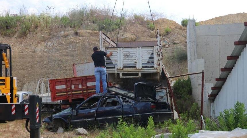 Gazipaşa Sanayi Sitesinde Hurda Ara&ccedil; Temizliği