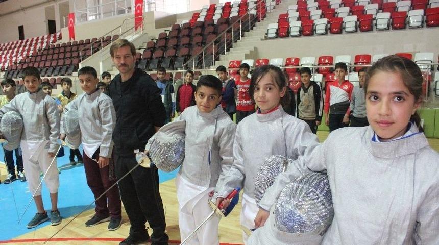 Muşlu &Ccedil;ocuklar İlk Defa Eskrim Sporuyla Tanıştı