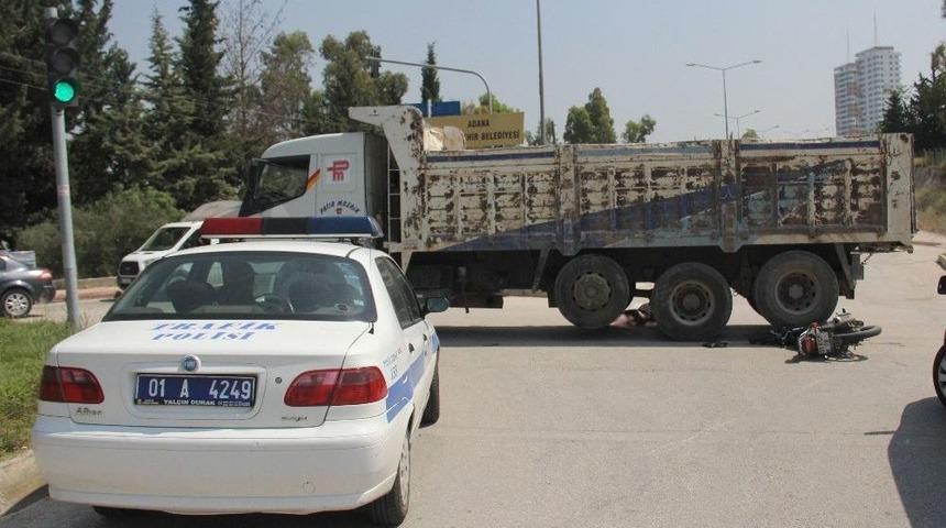Adana&rsquo;da Trafik Kazası: 1 &Ouml;l&uuml;, 1 Ağır Yaralı