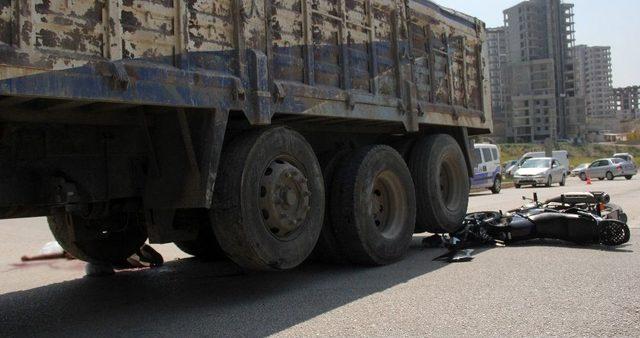 Adana’da Trafik Kazası: 1 Ölü, 1 Ağır Yaralı