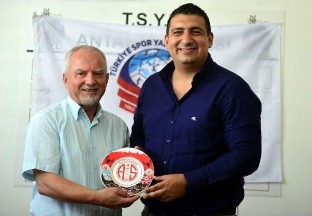 Antalyaspor Başkanı &Ouml;zt&uuml;rk: Eto o yu Satmayı D&uuml;ş&uuml;nm&uuml;yoruz 2