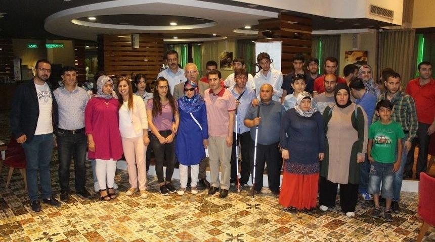 Doktordan Engelliler İçin İftar Yemeği