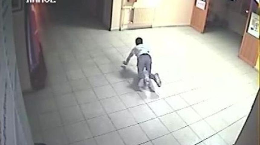 Okula Giren Hırsızlık Ş&uuml;phelileri Kameraya Yakalandı