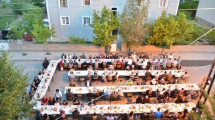 Yunus Emre Mahallesi Sakinleri İftarda Buluştu