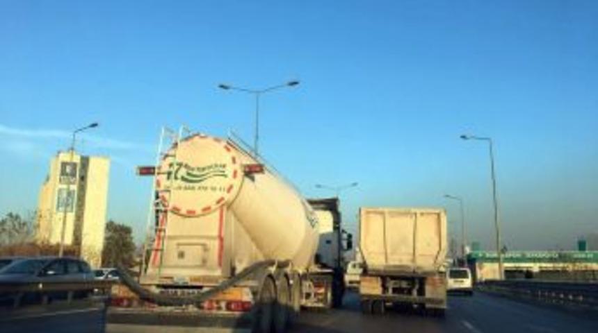 Bursa&rsquo;da Yasak Saatlerde Trafiğe &Ccedil;ıkan Tır Ve Kamyon S&uuml;r&uuml;c&uuml;lerine Ceza Yağdı