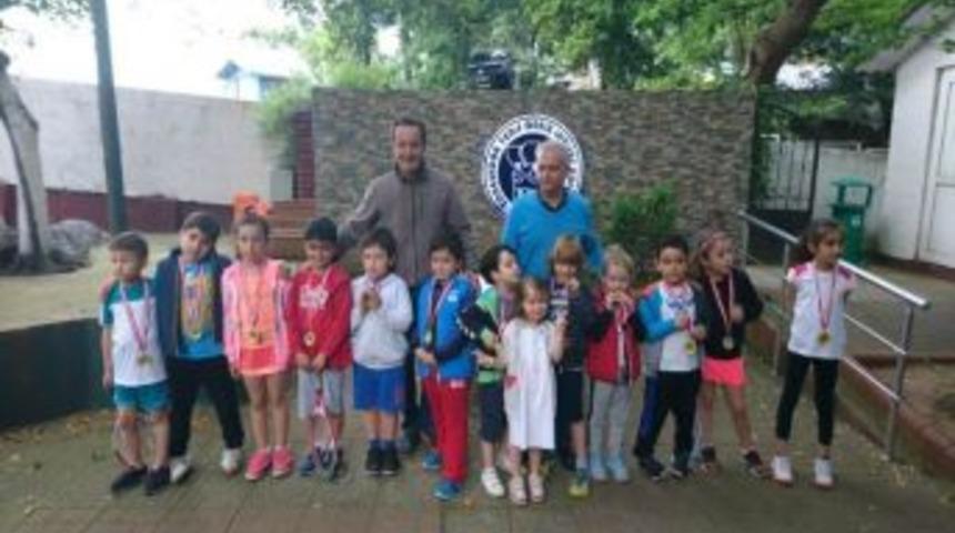 8-10 Yaş Tenis Turnuvası &Ouml;d&uuml;l T&ouml;reni