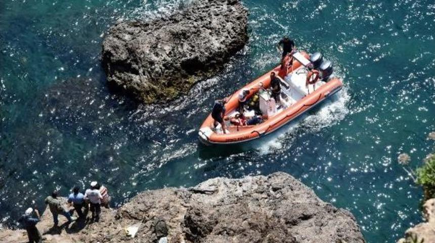 Falezlerden D&uuml;ş&uuml;p Yaralandı