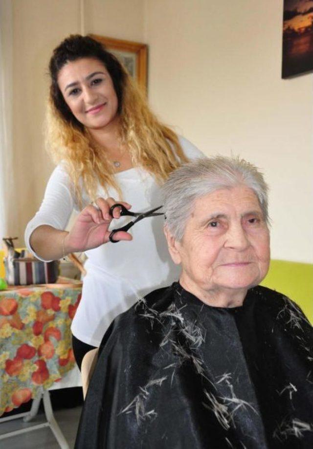 Huzurevindeki Kadınlara, Bayram &Ouml;ncesi Sa&ccedil; Bakımı 1