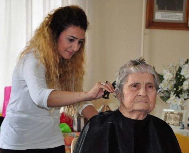 Huzurevindeki Kadınlara, Bayram &Ouml;ncesi Sa&ccedil; Bakımı 3