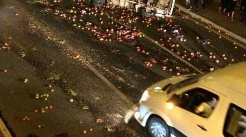 Alanya&rsquo;da Meyve Y&uuml;kl&uuml; Kamyonet Devrildi