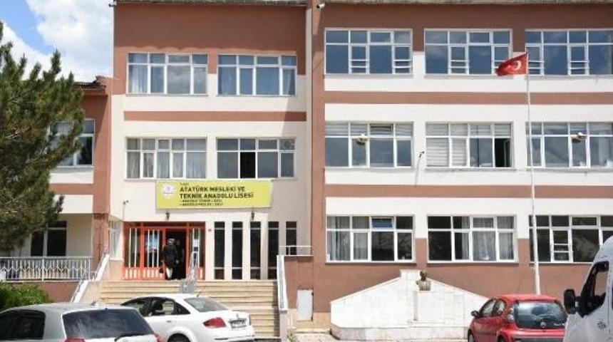 Sivas'ta Öğretmenden Öğrencilere Sıra Dayağı (2)