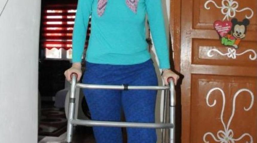 Doktorun &Ccedil;amaşır Sulu Tedavi Iddiasında Parmağı Kesildi