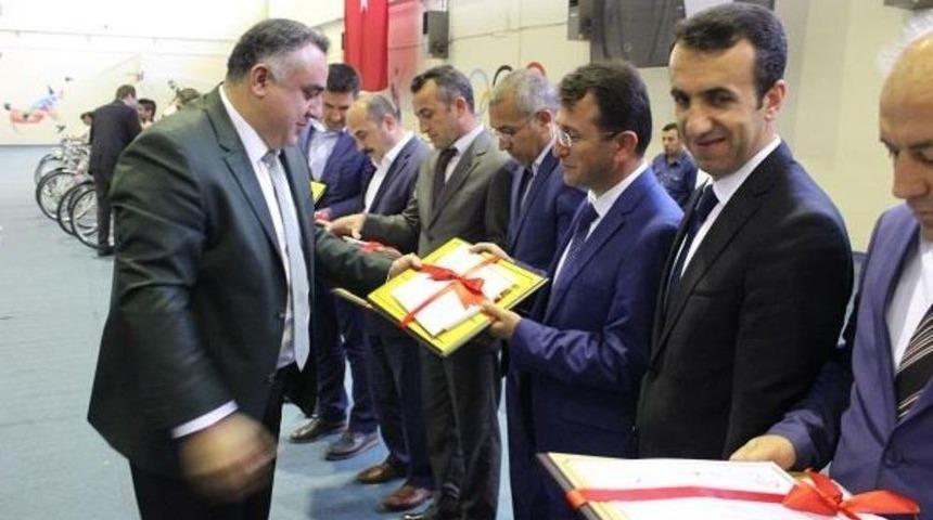 Bitlis’te 39 Okula “beyaz Bayrak” Verildi