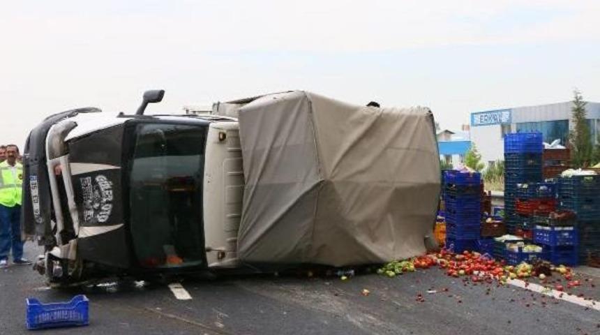 Kamyonet Devrildi: 1 Yaralı