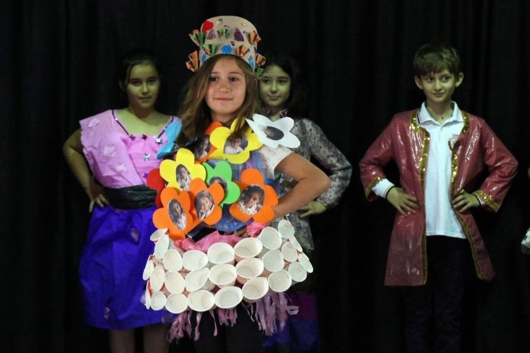 (&ouml;zel Haber) Atık Malzemelerden Kıyafet Tasarladılar