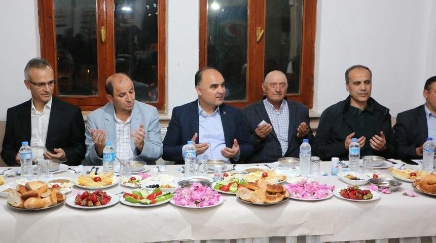 Vali G&uuml;naydın, Yaka&ouml;ren K&ouml;y&uuml;nde Sahur Yaptı