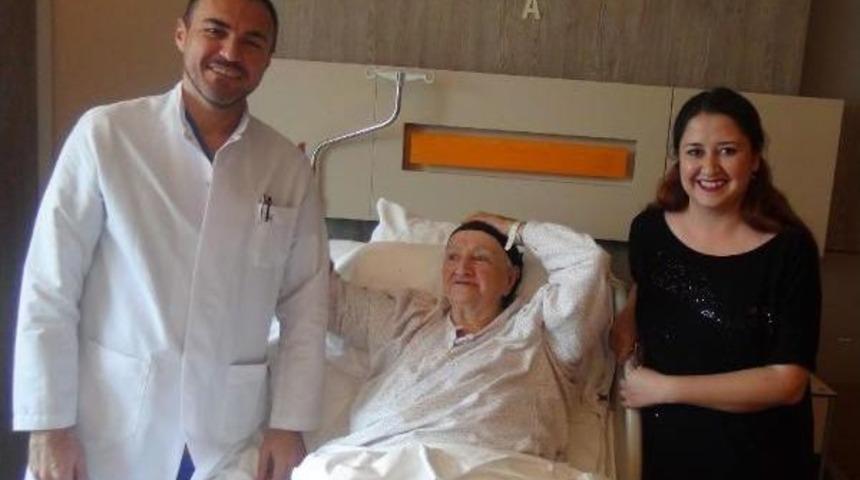 Torununun Doktora Attığı Mesaj Ayağını Kesilmekten Kurtardı