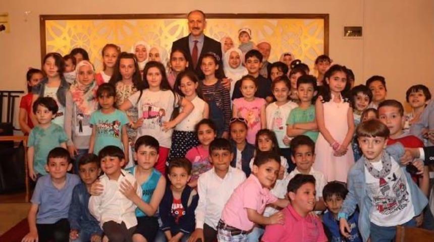 &Uuml;mraniye&rsquo;De Suriyeli M&uuml;lteciler I&ccedil;in Iftar Sofrası Kuruldu