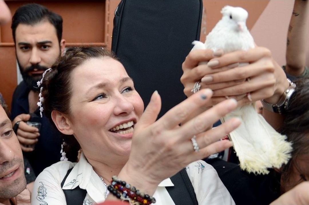 &Uuml;nl&uuml; Sanat&ccedil;ı Deniz Seki Tahliye Oldu