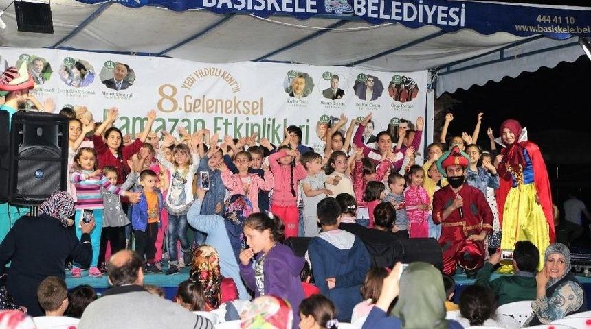 Başiskele Sahilinde Sahne &Ccedil;ocukların