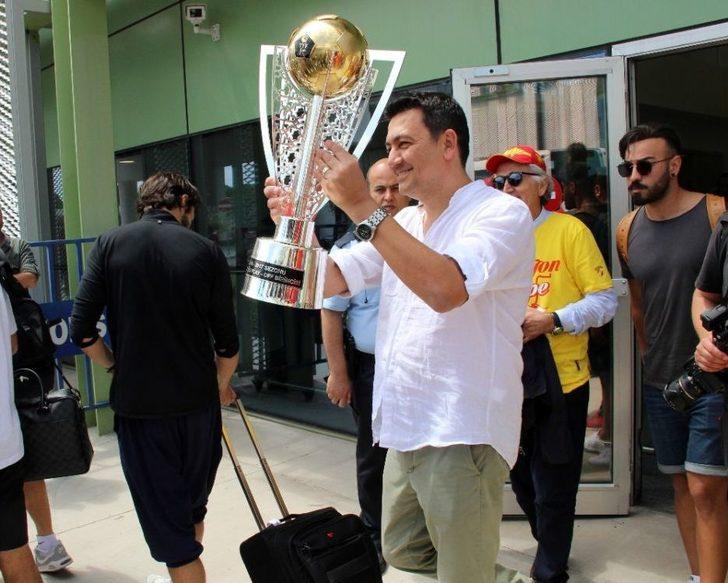 Şampiyon Göztepe, İzmir’de G4