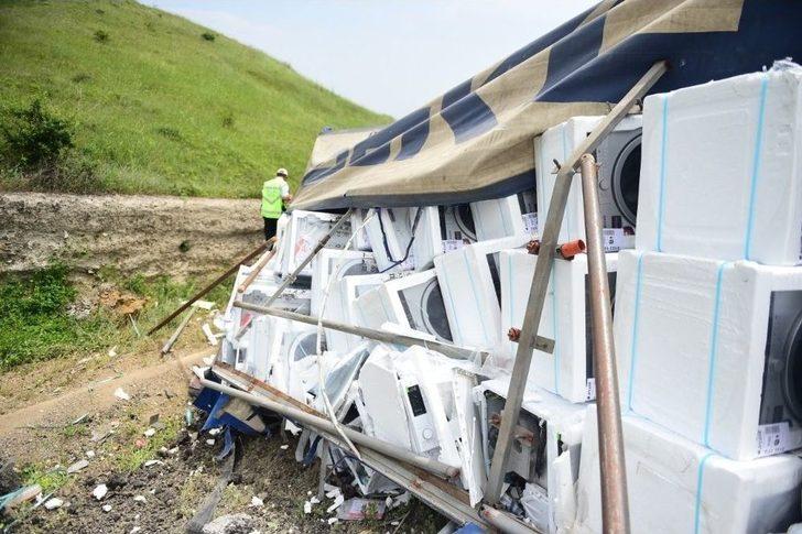 Bursa’da Feci Kaza...onlarca Çamaşır Makinesi Hurdaya Döndü G2
