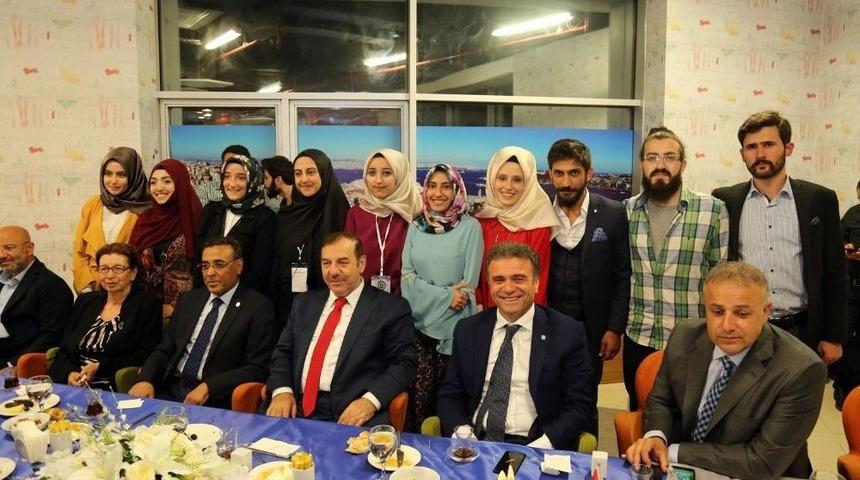 Başkan Kadıoğlu, Üniversiteliler İle Birlikte Oruç Açtı