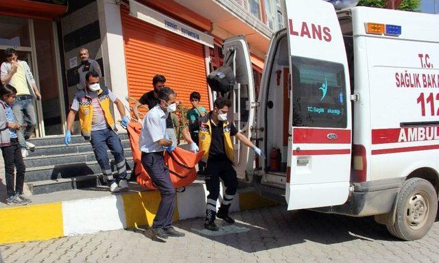 Şemdinli’de Görev Yapan Doktor Evinde Ölü Bulundu