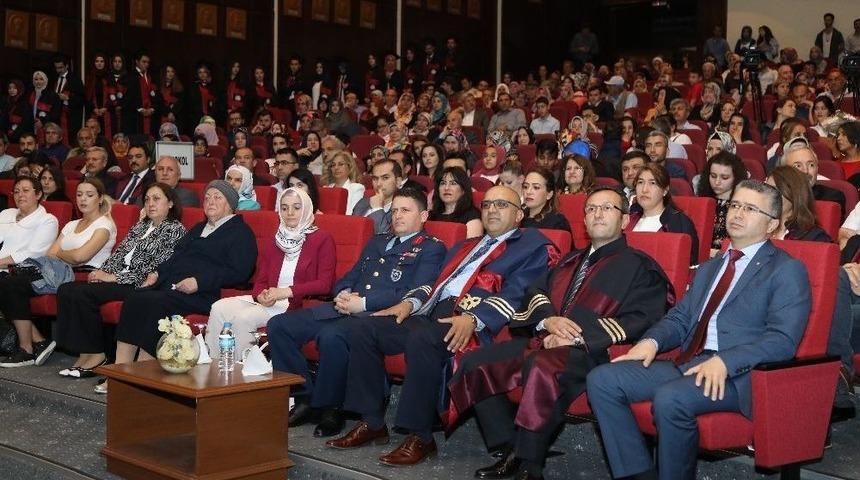 Erü Eczacılık Fakültesi’nde Mezuniyet Coşkusu