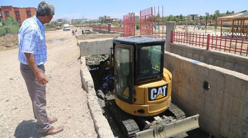 Silopi Belediyesi Hizmetlerini Aksatmadan S&uuml;rd&uuml;r&uuml;yor