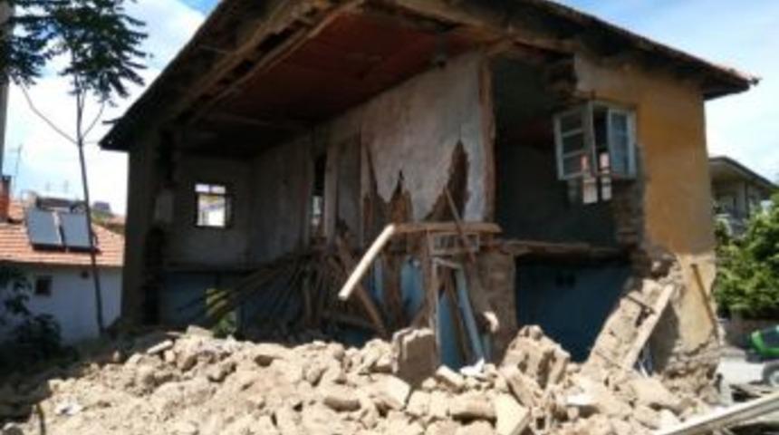 Denizli&rsquo;de Kerpi&ccedil; Ev Yıkımında G&ouml;&ccedil;&uuml;k: 1 Yaralı