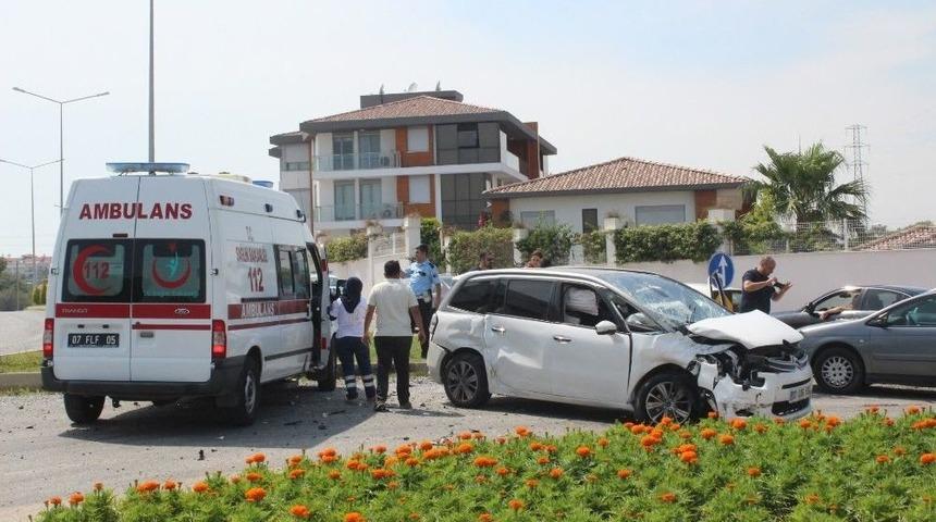 Babasının Otomobilini Ka&ccedil;ıran 16 Yaşındaki &Ccedil;ocuk Kaza Yaptı: 1 Yaralı