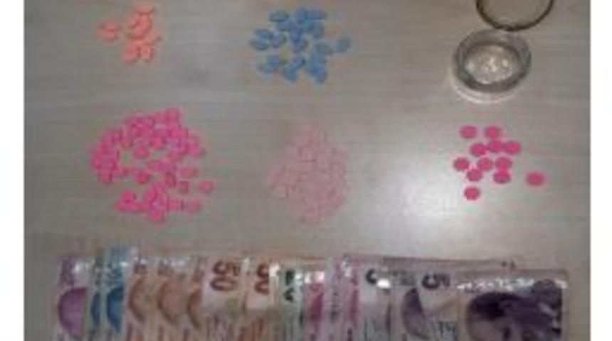 İzmir&rsquo;de Uyuşturucu Satıcılarına 3 Tutuklama