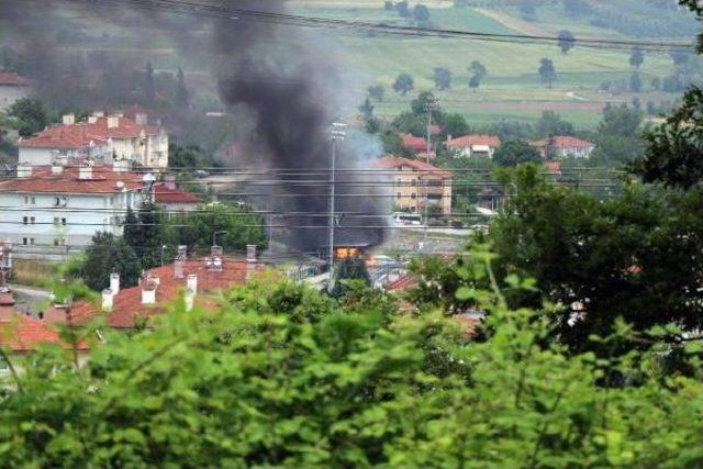 Spor Tesisinin Tribünü Alev Alev Yandı