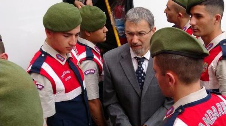 Kardeş &Ouml;ks&uuml;z: Adil &Ouml;ks&uuml;z Ile Kardeş Olma Iradesi Bana Ait Değil