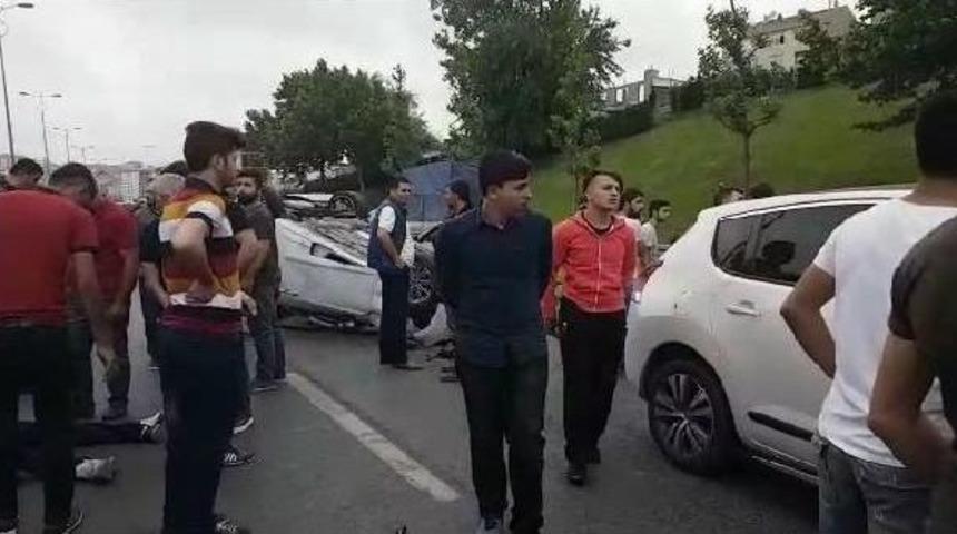 Bağcılar'da Zincirleme Kazada 10 Araç Birbirine Girdi Yaralılar Var