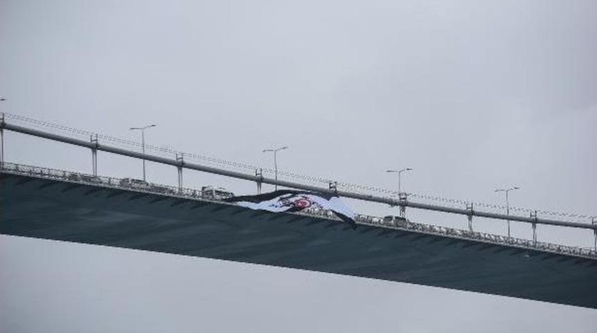 Boğaz Köprülerinde Beşiktaş Bayragı