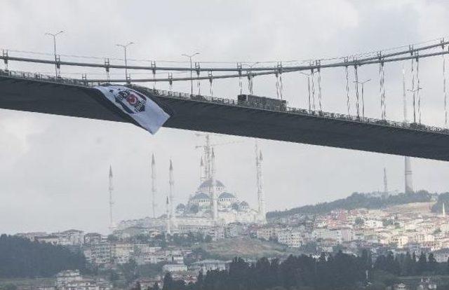 Boğaz Köprülerinde Beşiktaş Bayragı