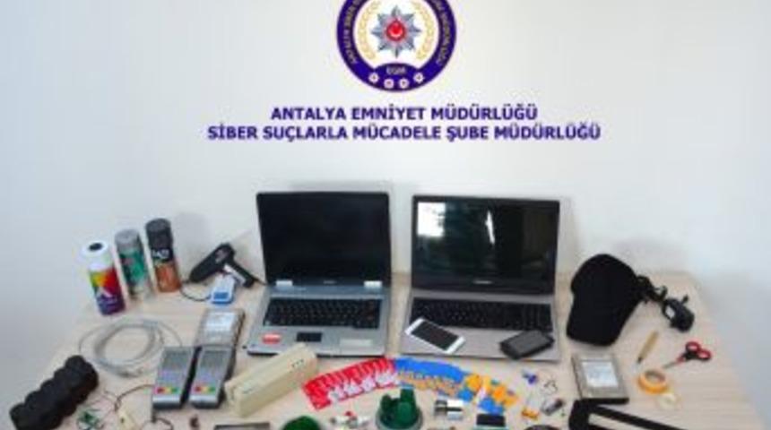 Atm&rsquo;lere D&uuml;zenek Yerleştiren 2 Kişi Yakalandı