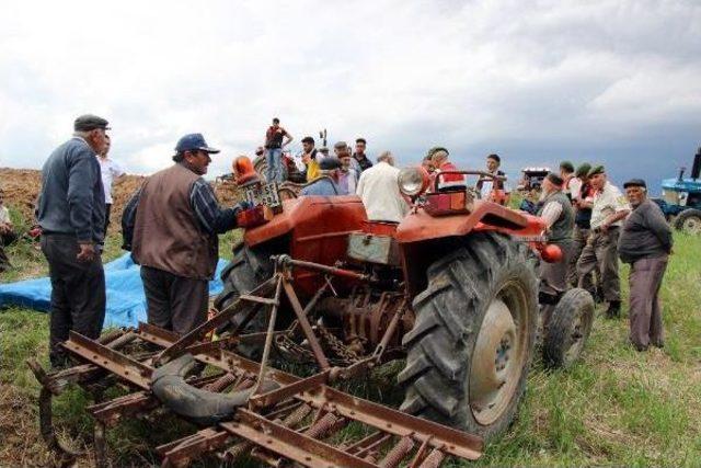 Tarla Sürerken Traktörün Altında Kalan Çiftçi Öldü