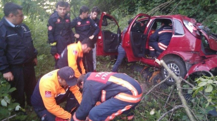 Trabzon&rsquo;da Otomobil U&ccedil;uruma Yuvarlandı: 2 Yaralı