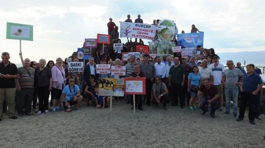 Burhaniyeli &Ccedil;evreciler &Ouml;ren Plajında Eylem Yaptı
