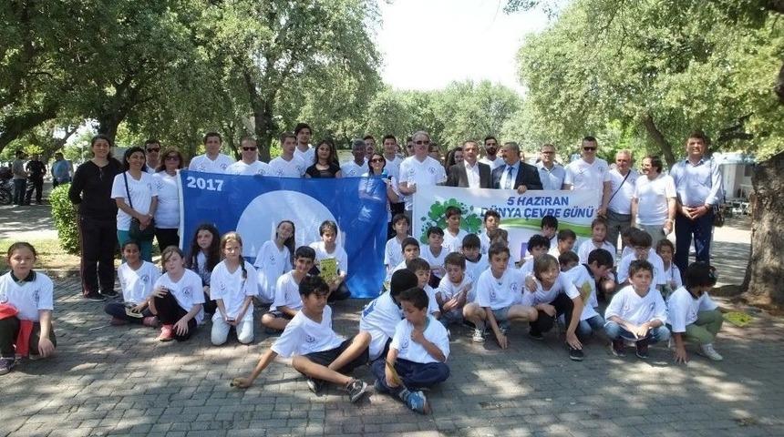 Burhaniye&rsquo;de &Ccedil;evre G&uuml;n&uuml;nde &Ouml;ğrenciler Plaj Temizledi