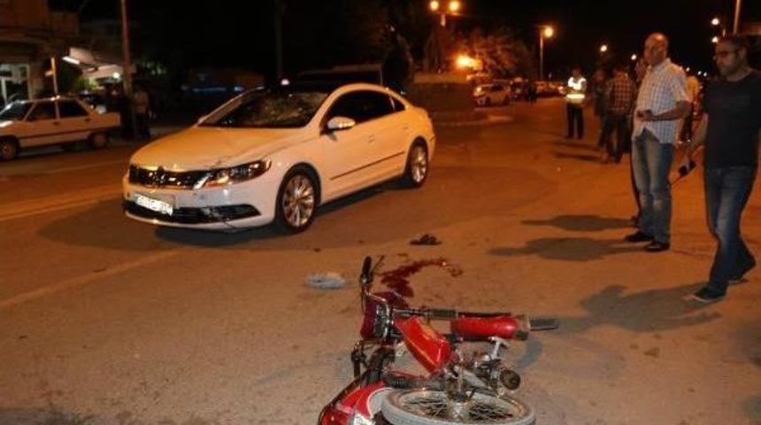 Siverek'te Otomobilin &Ccedil;arptığı Motosiklette 2 Yaralı