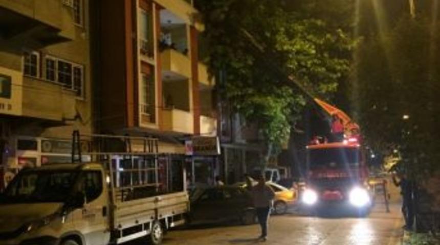 &Ccedil;ocukları Evde Uyuyakalan Ailenin İmdadına İtfaiye Yetişti