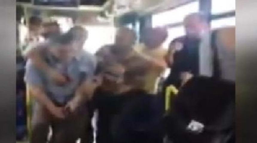 Metrobüs Şoförüne Silah Çekti