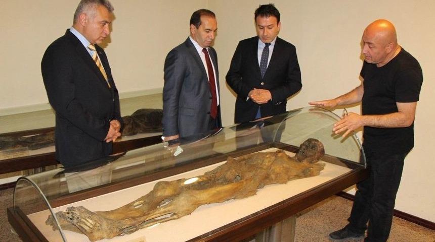 800 Yıllık M&uuml;sl&uuml;man T&uuml;rklerin Mumyalanmasında Tuz, Soğan Ve Bal Da Kullanılmış