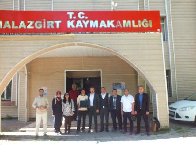 Kaymakam Kırlı’dan Teog Birincisine Ödül